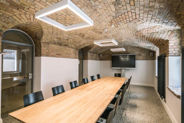 Baunetz, Meldung, Architektur, Berlin, cpm, Britt Sylvia Eckelmann, Mathias Jensch, architecture, Deutschland, Germany, Prenzlauer Berg, Oderberger Stra�e, Oderberger Stadtbad, Hallenbad, Umbau, Hotel, Bar, Pool, Restaurant, renovation, GLS Sprachenzentrum, Ferdinand-Quast-Medaille, Denkmalschutz, heritage