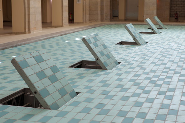 Baunetz, Meldung, Architektur, Berlin, cpm, Britt Sylvia Eckelmann, Mathias Jensch, architecture, Deutschland, Germany, Prenzlauer Berg, Oderberger Stra�e, Oderberger Stadtbad, Hallenbad, Umbau, Hotel, Bar, Pool, Restaurant, renovation, GLS Sprachenzentrum, Ferdinand-Quast-Medaille, Denkmalschutz, heritage