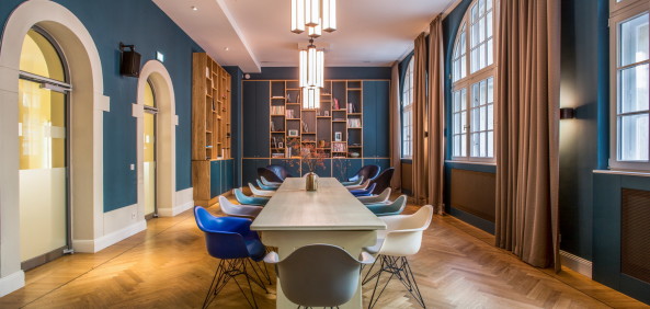 Baunetz, Meldung, Architektur, Berlin, cpm, Britt Sylvia Eckelmann, Mathias Jensch, architecture, Deutschland, Germany, Prenzlauer Berg, Oderberger Stra�e, Oderberger Stadtbad, Hallenbad, Umbau, Hotel, Bar, Pool, Restaurant, renovation, GLS Sprachenzentrum, Ferdinand-Quast-Medaille, Denkmalschutz, heritage