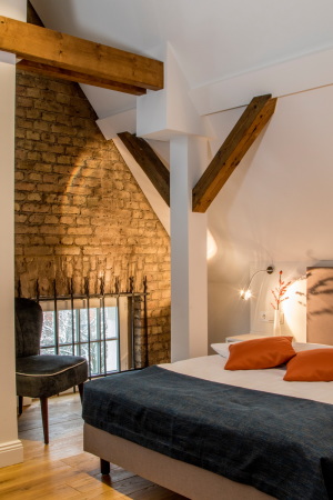 Baunetz, Meldung, Architektur, Berlin, cpm, Britt Sylvia Eckelmann, Mathias Jensch, architecture, Deutschland, Germany, Prenzlauer Berg, Oderberger Stra�e, Oderberger Stadtbad, Hallenbad, Umbau, Hotel, Bar, Pool, Restaurant, renovation, GLS Sprachenzentrum, Ferdinand-Quast-Medaille, Denkmalschutz, heritage