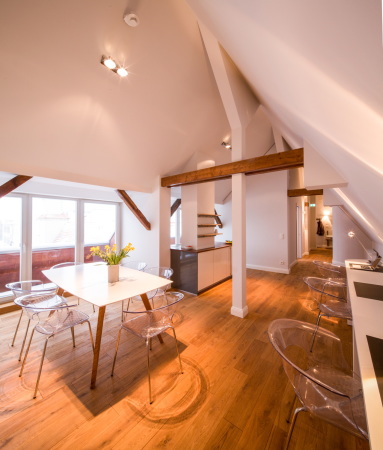 Baunetz, Meldung, Architektur, Berlin, cpm, Britt Sylvia Eckelmann, Mathias Jensch, architecture, Deutschland, Germany, Prenzlauer Berg, Oderberger Stra�e, Oderberger Stadtbad, Hallenbad, Umbau, Hotel, Bar, Pool, Restaurant, renovation, GLS Sprachenzentrum, Ferdinand-Quast-Medaille, Denkmalschutz, heritage