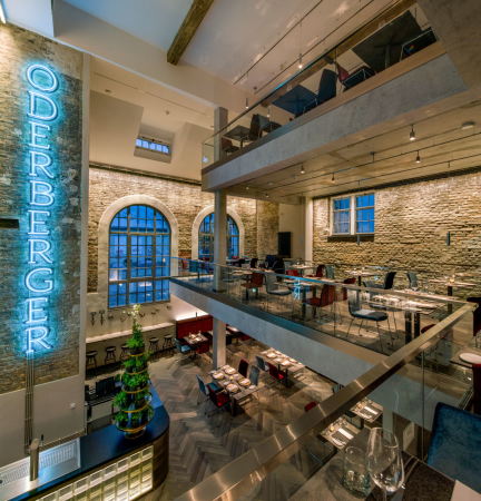 Baunetz, Meldung, Architektur, Berlin, cpm, Britt Sylvia Eckelmann, Mathias Jensch, architecture, Deutschland, Germany, Prenzlauer Berg, Oderberger Strae, Oderberger Stadtbad, Hallenbad, Umbau, Hotel, Bar, Pool, Restaurant, renovation, GLS Sprachenzentrum, Ferdinand-Quast-Medaille, Denkmalschutz, heritage