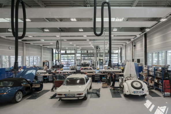 Lanz Architekten, florian holzherr, bmw, bayrische, motoren, werke, motorenwerke, umbau, renovierung, 100., hundertster geburtstag, klassik, klassisch, neubau, areal, m�nchen, niederlassung, oldtimer, auto, motor, metall, werkstatt, produktion, halle, group, classic