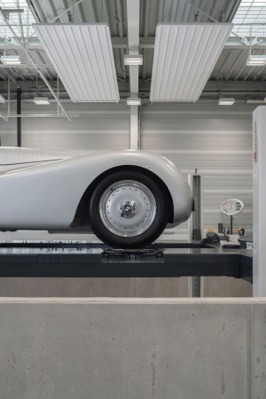 Lanz Architekten, florian holzherr, bmw, bayrische, motoren, werke, motorenwerke, umbau, renovierung, 100., hundertster geburtstag, klassik, klassisch, neubau, areal, m�nchen, niederlassung, oldtimer, auto, motor, metall, werkstatt, produktion, halle, group, classic