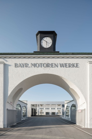 Lanz Architekten, florian holzherr, bmw, bayrische, motoren, werke, motorenwerke, umbau, renovierung, 100., hundertster geburtstag, klassik, klassisch, neubau, areal, mnchen, niederlassung, oldtimer, auto, motor, metall, werkstatt, produktion, halle, group, classic