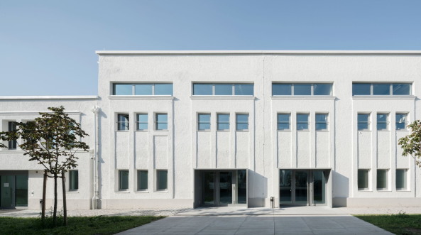 Lanz Architekten, florian holzherr, bmw, bayrische, motoren, werke, motorenwerke, umbau, renovierung, 100., hundertster geburtstag, klassik, klassisch, neubau, areal, mnchen, niederlassung, oldtimer, auto, motor, metall, werkstatt, produktion, halle, group, classic