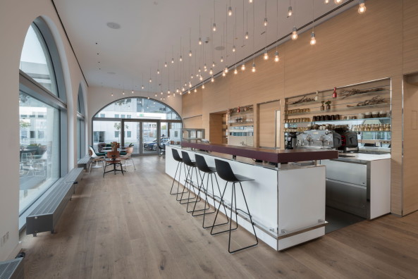 Lanz Architekten, florian holzherr, bmw, bayrische, motoren, werke, motorenwerke, umbau, renovierung, 100., hundertster geburtstag, klassik, klassisch, neubau, areal, m�nchen, niederlassung, oldtimer, auto, motor, metall, werkstatt, produktion, halle, group, classic