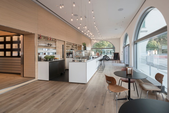 Lanz Architekten, florian holzherr, bmw, bayrische, motoren, werke, motorenwerke, umbau, renovierung, 100., hundertster geburtstag, klassik, klassisch, neubau, areal, m�nchen, niederlassung, oldtimer, auto, motor, metall, werkstatt, produktion, halle, group, classic