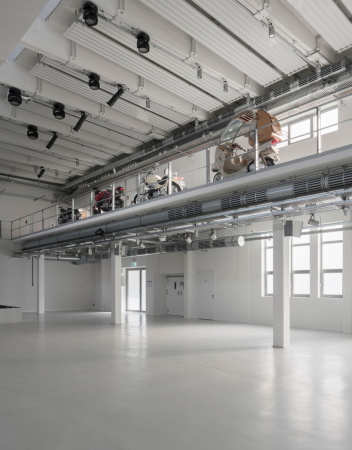 Lanz Architekten, florian holzherr, bmw, bayrische, motoren, werke, motorenwerke, umbau, renovierung, 100., hundertster geburtstag, klassik, klassisch, neubau, areal, m�nchen, niederlassung, oldtimer, auto, motor, metall, werkstatt, produktion, halle, group, classic