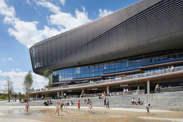 Baunetz, Meldung, Architektur, architecture, Southhampton, Grobritannien, Great Britain, England, Kino, cinema, Multiplex, shopping, retail, Einkaufen, Lden, Geschfte, Restaurant, Cafs, food, eating, Watermark, WestQuay, Phase 1, ACME, 2017, Cinema, public space, landscape architecture, Landschaftsarchitektur, Auenraum, ffentlicher Raum, gekurvt, Rhren, Fassade, tubes, curved, Groform, Jack Hobhouse, Benedict Luxmoore