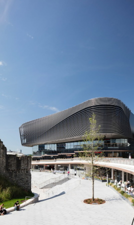 Baunetz, Meldung, Architektur, architecture, Southhampton, Grobritannien, Great Britain, England, Kino, cinema, Multiplex, shopping, retail, Einkaufen, Lden, Geschfte, Restaurant, Cafs, food, eating, Watermark, WestQuay, Phase 1, ACME, 2017, Cinema, public space, landscape architecture, Landschaftsarchitektur, Auenraum, ffentlicher Raum, gekurvt, Rhren, Fassade, tubes, curved, Groform, Jack Hobhouse, Benedict Luxmoore