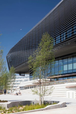 Baunetz, Meldung, Architektur, architecture, Southhampton, Grobritannien, Great Britain, England, Kino, cinema, Multiplex, shopping, retail, Einkaufen, Lden, Geschfte, Restaurant, Cafs, food, eating, Watermark, WestQuay, Phase 1, ACME, 2017, Cinema, public space, landscape architecture, Landschaftsarchitektur, Auenraum, ffentlicher Raum, gekurvt, Rhren, Fassade, tubes, curved, Groform, Jack Hobhouse, Benedict Luxmoore