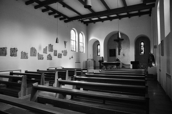 Messner, Architects, lichtenstern, waldkirche, umbau, sanierung, meditation, sakral, spirituell, sakralbau, kirche, kapelle, giebel, licht, Franz, kirchenb�nke, bank, b�nke, m�bel, RITTEN, architektur, architekten, s�dtirol, italien, bozen, alpen, alpin, Davide Perbellini