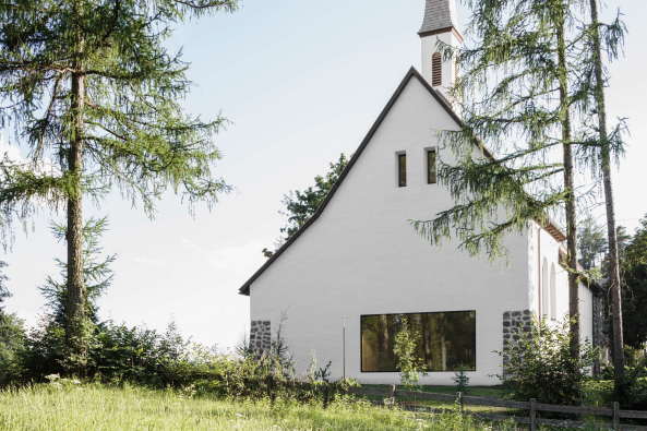 Messner, Architects, lichtenstern, waldkirche, umbau, sanierung, meditation, sakral, spirituell, sakralbau, kirche, kapelle, giebel, licht, Franz, kirchenbnke, bank, bnke, mbel, RITTEN, architektur, architekten, sdtirol, italien, bozen, alpen, alpin, Davide Perbellini