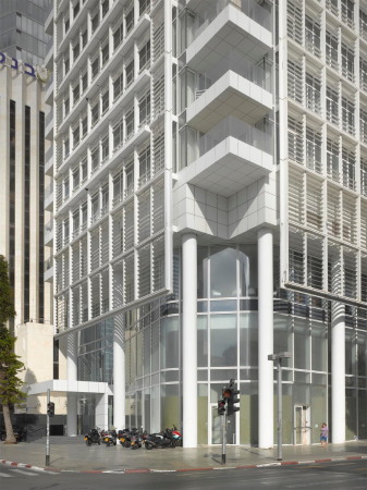 Baunetz, Meldung, Architektur, architecture, Rothschild Tower, Tel Aviv, Israel, Richard Meier, Nicolas Berggruen, Hochhaus, high-rise, residential, Wohnhochhaus, Wohnen, Apartment, wei, white, white city, Rothschild Boulevard, residential tower, 2017, Roland Halbe, Belftung, louver, Klima, Hitze, lightness, transparency, leicht, Transparenz, treeseem, luxury, Luxus, Meier on Rothschild, Diana Carta, Scott Frances, Jock Pottle