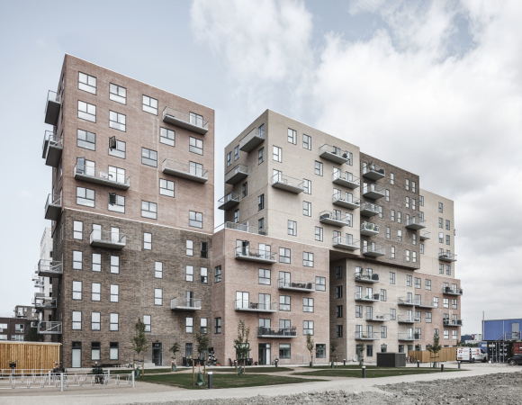 Baunetz, Architektur, architecture, ADEPT, Kopenhagen, Copenhagen, Denmark, Dnemark, dnisch, skandinavisch, Cubic Houses, Cube House, Kubehusene, restad, resund, Stadtviertel, Planstadt, Neubau, Baukltze, Wohnhaus, Housing, Wohnen, Projekt, Anders Lonka, Martin Laursen, Martin Krogh, COAST Studio, urban living, Rasmus Hjortshj - COAST Studio