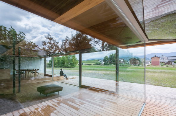 Baunetz, Meldung, Architektur, architecture, 2016, 2017, Japan, japanese, Mount Fuji Architects Studio, Sergio Pirrone, Tateyama, Toyama, Hokuriku, Wohnhaus, House, residential, Familie, family, Beton, concrete, Sichtbeton, exposed concrete, Holz, wood, Struktur, structure, Einfachheit, somplicity, einfach, simpel, reduziert, reduced, Wandscheibe, Mies van der Rohe, Mies