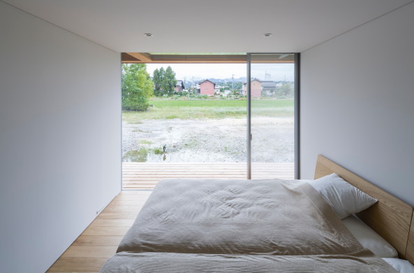 Baunetz, Meldung, Architektur, architecture, 2016, 2017, Japan, japanese, Mount Fuji Architects Studio, Sergio Pirrone, Tateyama, Toyama, Hokuriku, Wohnhaus, House, residential, Familie, family, Beton, concrete, Sichtbeton, exposed concrete, Holz, wood, Struktur, structure, Einfachheit, somplicity, einfach, simpel, reduziert, reduced, Wandscheibe, Mies van der Rohe, Mies