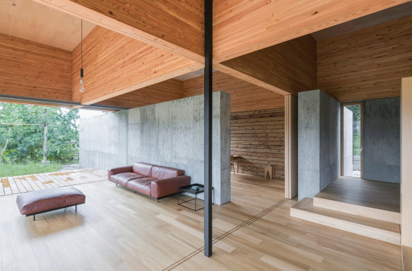 Baunetz, Meldung, Architektur, architecture, 2016, 2017, Japan, japanese, Mount Fuji Architects Studio, Sergio Pirrone, Tateyama, Toyama, Hokuriku, Wohnhaus, House, residential, Familie, family, Beton, concrete, Sichtbeton, exposed concrete, Holz, wood, Struktur, structure, Einfachheit, somplicity, einfach, simpel, reduziert, reduced, Wandscheibe, Mies van der Rohe, Mies