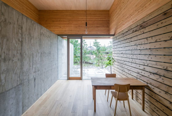 Baunetz, Meldung, Architektur, architecture, 2016, 2017, Japan, japanese, Mount Fuji Architects Studio, Sergio Pirrone, Tateyama, Toyama, Hokuriku, Wohnhaus, House, residential, Familie, family, Beton, concrete, Sichtbeton, exposed concrete, Holz, wood, Struktur, structure, Einfachheit, somplicity, einfach, simpel, reduziert, reduced, Wandscheibe, Mies van der Rohe, Mies
