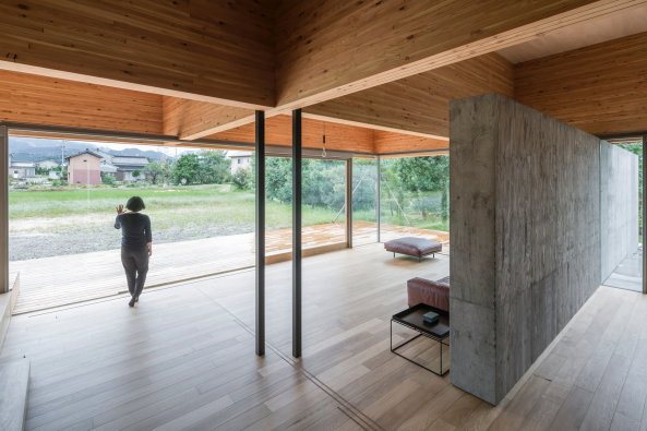 Baunetz, Meldung, Architektur, architecture, 2016, 2017, Japan, japanese, Mount Fuji Architects Studio, Sergio Pirrone, Tateyama, Toyama, Hokuriku, Wohnhaus, House, residential, Familie, family, Beton, concrete, Sichtbeton, exposed concrete, Holz, wood, Struktur, structure, Einfachheit, somplicity, einfach, simpel, reduziert, reduced, Wandscheibe, Mies van der Rohe, Mies