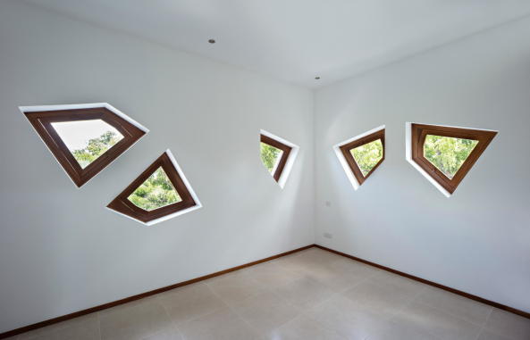 Baunetz, Architektur, Meldungen, Projekte, Afrika, Kenia, Mombasa, Tudor Creek, Urko Sanchez Architects, Javier Callejas, Tudor Apartments, Wohnhaus, Apartmenthaus, Maschrabiyya, Gitterfassade, mtomo finish, Korallenstein, Terrazzo