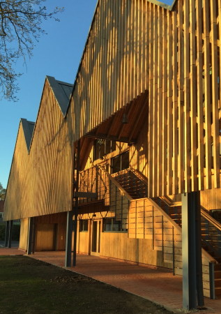 Baunetz, Meldung, Architektur, England, Grobritannien, United Kingdom, Bedales school, Schule, Kunstschule, Art school, Erweiterung, Holz, Wood, Giebel, Feilden Clegg Bradley Studios, FCBS, Petersfield, South Downs Nationalpark, hufton & crow, matthew rice