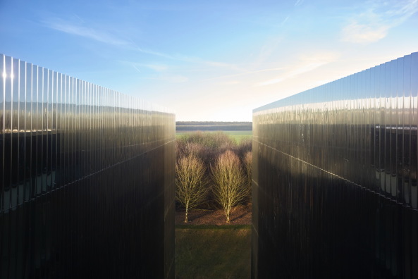 Baunetz, Meldung, Architektur, Bussy-saint-Georges, Paris, Archiv, B�cher, Dominique Perrault, CTLES, Centre Technique du Livre de l'Enseignement Sup�rieur,  Antonini + Darmon Architectes, RMDM architects, Stahllamelle, Formalismus, Mirrorfacade,Spiegelfassade, spiegelnde Fassade,  Pierre L'Excellent, Julien Lanoo