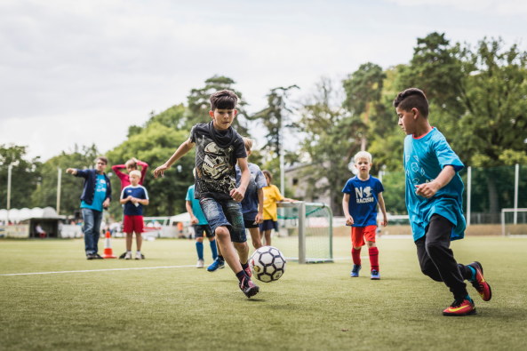 Baunetz, Meldung, Fuball, Architektenfuball, Spitzenbros der Hauptstadt, Architekten Berlin Cup. And the winner is? Max Dudler Architekten, Herzog & de Meuron, Eike Becker_Architekten, Vorjahressieger, Halbfinale Feddersen | DMSW Architekten, SV Babelsberg, Bullriding, Torwandschieen, Eiskimo, Gorilla Barbecue, Lucas Vogelsang, BauNetz, Platin-Sponsor, Tesla, Probefahrten, Bluetooth-Soundsystem von Urban Ears, Sonic Drilling, Bar Zentral, ABC  Architekten Berlin Cup