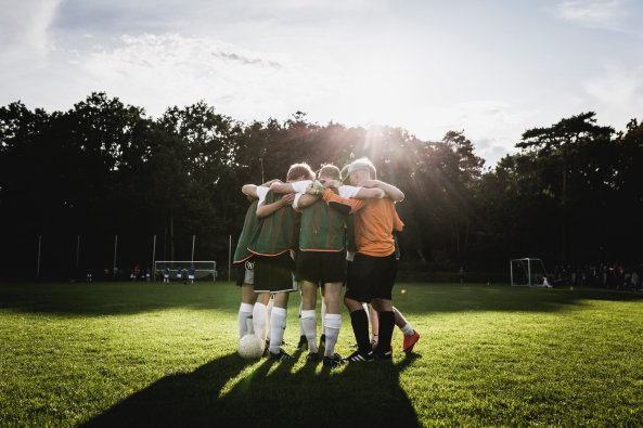 Baunetz, Meldung, Fu�ball, Architektenfu�ball, Spitzenb�ros der Hauptstadt, �Architekten Berlin Cup�. And the winner is? Max Dudler Architekten, Herzog & de Meuron, Eike Becker_Architekten, Vorjahressieger, Halbfinale Feddersen | DMSW Architekten, SV Babelsberg, Bullriding, Torwandschie�en, Eiskimo, Gorilla Barbecue, Lucas Vogelsang, BauNetz, Platin-Sponsor, Tesla, Probefahrten, Bluetooth-Soundsystem von Urban Ears, Sonic Drilling, Bar Zentral, ABC � Architekten Berlin Cup