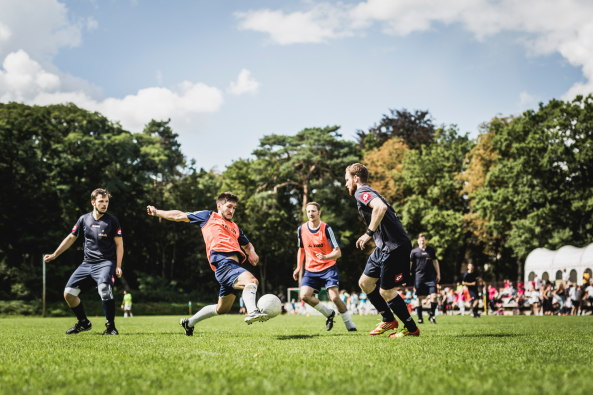 Baunetz, Meldung, Fu�ball, Architektenfu�ball, Spitzenb�ros der Hauptstadt, �Architekten Berlin Cup�. And the winner is? Max Dudler Architekten, Herzog & de Meuron, Eike Becker_Architekten, Vorjahressieger, Halbfinale Feddersen | DMSW Architekten, SV Babelsberg, Bullriding, Torwandschie�en, Eiskimo, Gorilla Barbecue, Lucas Vogelsang, BauNetz, Platin-Sponsor, Tesla, Probefahrten, Bluetooth-Soundsystem von Urban Ears, Sonic Drilling, Bar Zentral, ABC � Architekten Berlin Cup