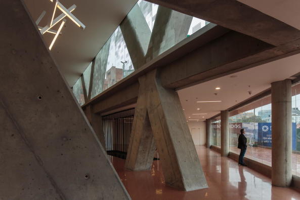 Ampliaci�n Fundaci�n Santa Fe de Bogot�, Santa Fe Foundation, Klinik, Neubau, 2017, Fertigstellung, Krankenhaus, Bogota, Kolumbien, clinic, big building, brick, Backstein, 2017, 2016, Kubus, Andres Valbuena, Alejandro Arango, El Equipo de Mazzanti, Giancarlo Mazzanti,