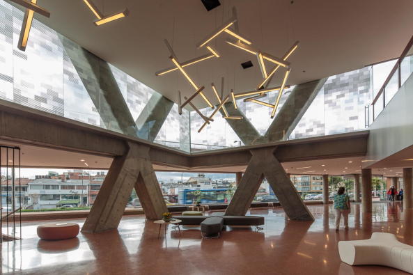 Ampliaci�n Fundaci�n Santa Fe de Bogot�, Santa Fe Foundation, Klinik, Neubau, 2017, Fertigstellung, Krankenhaus, Bogota, Kolumbien, clinic, big building, brick, Backstein, 2017, 2016, Kubus, Andres Valbuena, Alejandro Arango, El Equipo de Mazzanti, Giancarlo Mazzanti,