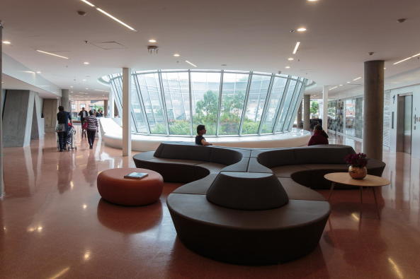 Ampliaci�n Fundaci�n Santa Fe de Bogot�, Santa Fe Foundation, Klinik, Neubau, 2017, Fertigstellung, Krankenhaus, Bogota, Kolumbien, clinic, big building, brick, Backstein, 2017, 2016, Kubus, Andres Valbuena, Alejandro Arango, El Equipo de Mazzanti, Giancarlo Mazzanti,