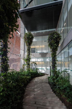 Ampliaci�n Fundaci�n Santa Fe de Bogot�, Santa Fe Foundation, Klinik, Neubau, 2017, Fertigstellung, Krankenhaus, Bogota, Kolumbien, clinic, big building, brick, Backstein, 2017, 2016, Kubus, Andres Valbuena, Alejandro Arango, El Equipo de Mazzanti, Giancarlo Mazzanti,