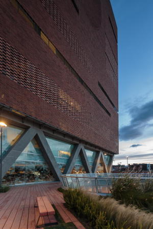 Ampliacin Fundacin Santa Fe de Bogot, Santa Fe Foundation, Klinik, Neubau, 2017, Fertigstellung, Krankenhaus, Bogota, Kolumbien, clinic, big building, brick, Backstein, 2017, 2016, Kubus, Andres Valbuena, Alejandro Arango, El Equipo de Mazzanti, Giancarlo Mazzanti,