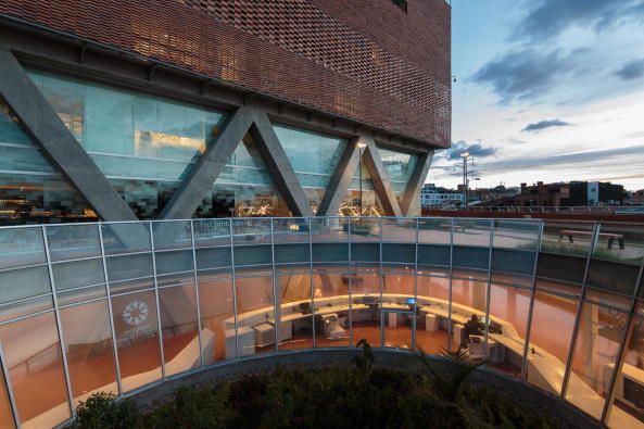 Ampliacin Fundacin Santa Fe de Bogot, Santa Fe Foundation, Klinik, Neubau, 2017, Fertigstellung, Krankenhaus, Bogota, Kolumbien, clinic, big building, brick, Backstein, 2017, 2016, Kubus, Andres Valbuena, Alejandro Arango, El Equipo de Mazzanti, Giancarlo Mazzanti,