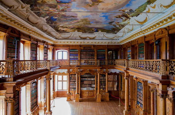 Bibliothek des Prmonstratenserklosters in Roggenburg.