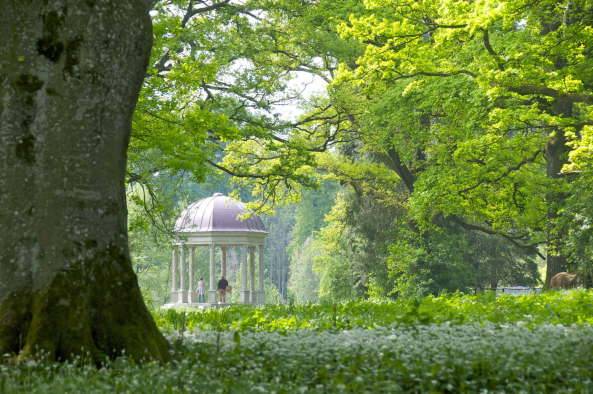 Der Schacky-Park in Dieen, 1903-13 von Ludwig Freiherr von Schacky auf Schnfeld im Stil des Englischen Landschaftsgartens gestaltet.
