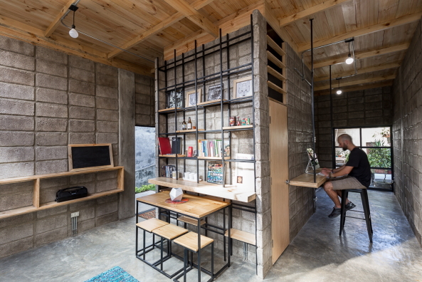 Kleines Wohnhaus in Ecuador von Natura Futura