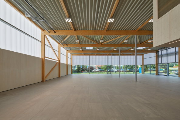 Baunetz, Meldung, Architektur, architecture, Deutschland, Germany, Halle, Westfalen, Ford, Hagemeier, Wannenmacher, Mller, Autohaus, Halle, hell, licht, freundlich, Holz, Doppelstegplatte, Csaba Mester