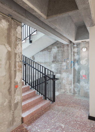 Baunetz, Meldung, Architektur, architecture, 2017, Deutschland, Germany, Berlin, Frankfurter Tor, Warschauer Stra�e, Cresco Capital, GBP Architekten, Studentenwohnungen, Mikroapartments, residential, student housing, living, Apartment, serviced apartment, Tannhaus, Neon Wood, Umbau, renovation, Sanierung, Plattenbau, Systembau, prefabricated slabs, Anastasia Hermann