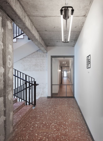 Baunetz, Meldung, Architektur, architecture, 2017, Deutschland, Germany, Berlin, Frankfurter Tor, Warschauer Stra�e, Cresco Capital, GBP Architekten, Studentenwohnungen, Mikroapartments, residential, student housing, living, Apartment, serviced apartment, Tannhaus, Neon Wood, Umbau, renovation, Sanierung, Plattenbau, Systembau, prefabricated slabs, Anastasia Hermann