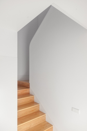 Baunetz, Meldung, Architektur, architecture, 2017, Portugal, Porto, Avanca, Estarreja, nu.ma, Nuno Silva, Villa, Haus, Einfamilienhaus, Gewerbegebiet, house, residential, living, Sichtbeton, Kiste, klar, hart, Kante, concrete, ITS, Ivo Tavares Studio