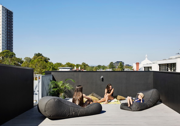 Baunetz, Meldung, Architektur, architecture, 2017, Brickface, House, Haus, living, housing, private, residential, Garten, garden, backyard, Hinterhof, Verdichtung, Nachverdichtung, suburb, Austin Maynard, Australien, Australia, Melbourne, Richmond, Backstein, red brick, colour, farbe, Witz, Humor, fun, Flexibilitt, Nutzung, flexible, use, laneway, Mark Austin, Tess Kelly