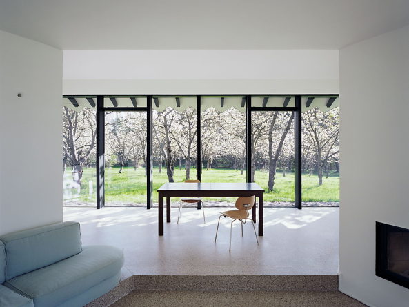 Baunetz, Architektur, Meldung, architecture, TKA, Thoma Krger, Deutschland, Germany, Uckermark, Pinnow, Gerswalde, Pavillon, Thomas Heimann, Ferienhaus, living, Seeufer, lakeside, Kontext, Ruralismus, lndliches Bauen, rural architecture, context, Pavillon, Tanzpavillon, Expressionismus, expressionism, Fnfeck, hexagonal, Wohnhalle, Metallschindeln, Zacken, Dach, Hut