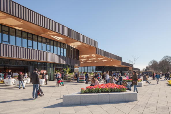 Baunetz, Meldung, Architektur, architecture, 2017, Mecanoo, Niederlande, Dutch, Keukenhof, Lisse, Amsterdam, Solarlux, Blumengromarkt, Eingang, Zugang, Tor, gatehouse, Holz, wood, copper, Kupfer, Glas