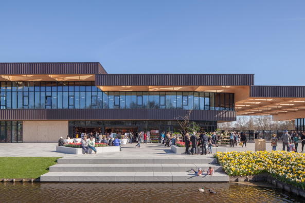 Baunetz, Meldung, Architektur, architecture, 2017, Mecanoo, Niederlande, Dutch, Keukenhof, Lisse, Amsterdam, Solarlux, Blumengromarkt, Eingang, Zugang, Tor, gatehouse, Holz, wood, copper, Kupfer, Glas