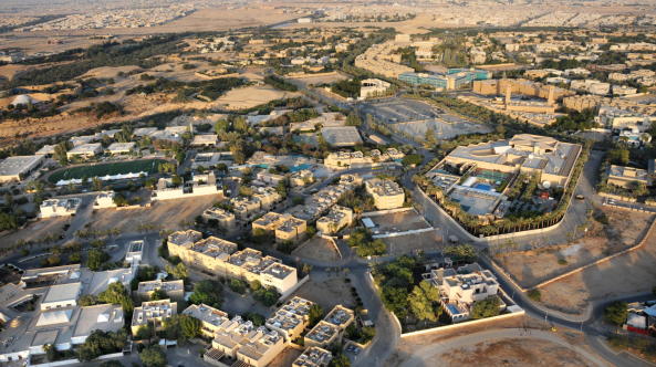 Meldungen, Baunetz, Albert Speer, 19342017, Junior, Architekt, Stadtplaner, gestorben, Nachruf, 19342017, 83 Jahre, Vorausdenker, Albert Speer & Partner, intelligente Stadt, Shanghai, Frankfurt am Main, EZB, Europaviertel, Autorin: Friederike Meyer, Klner Innenstadt, Masterplan, Riad, Lybien, Fuball-WM in Katar, Holbeinsteg, Schreinerlehre