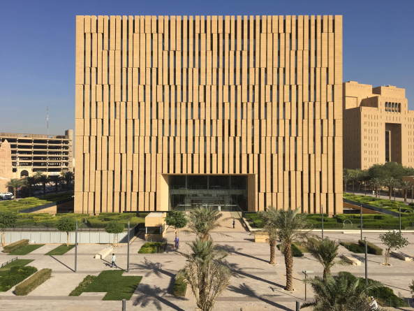 Meldungen, Baunetz, Albert Speer, 19342017, Junior, Architekt, Stadtplaner, gestorben, Nachruf, 19342017, 83 Jahre, Vorausdenker, Albert Speer & Partner, intelligente Stadt, Shanghai, Frankfurt am Main, EZB, Europaviertel, Autorin: Friederike Meyer, Klner Innenstadt, Masterplan, Riad, Lybien, Fuball-WM in Katar, Holbeinsteg, Schreinerlehre